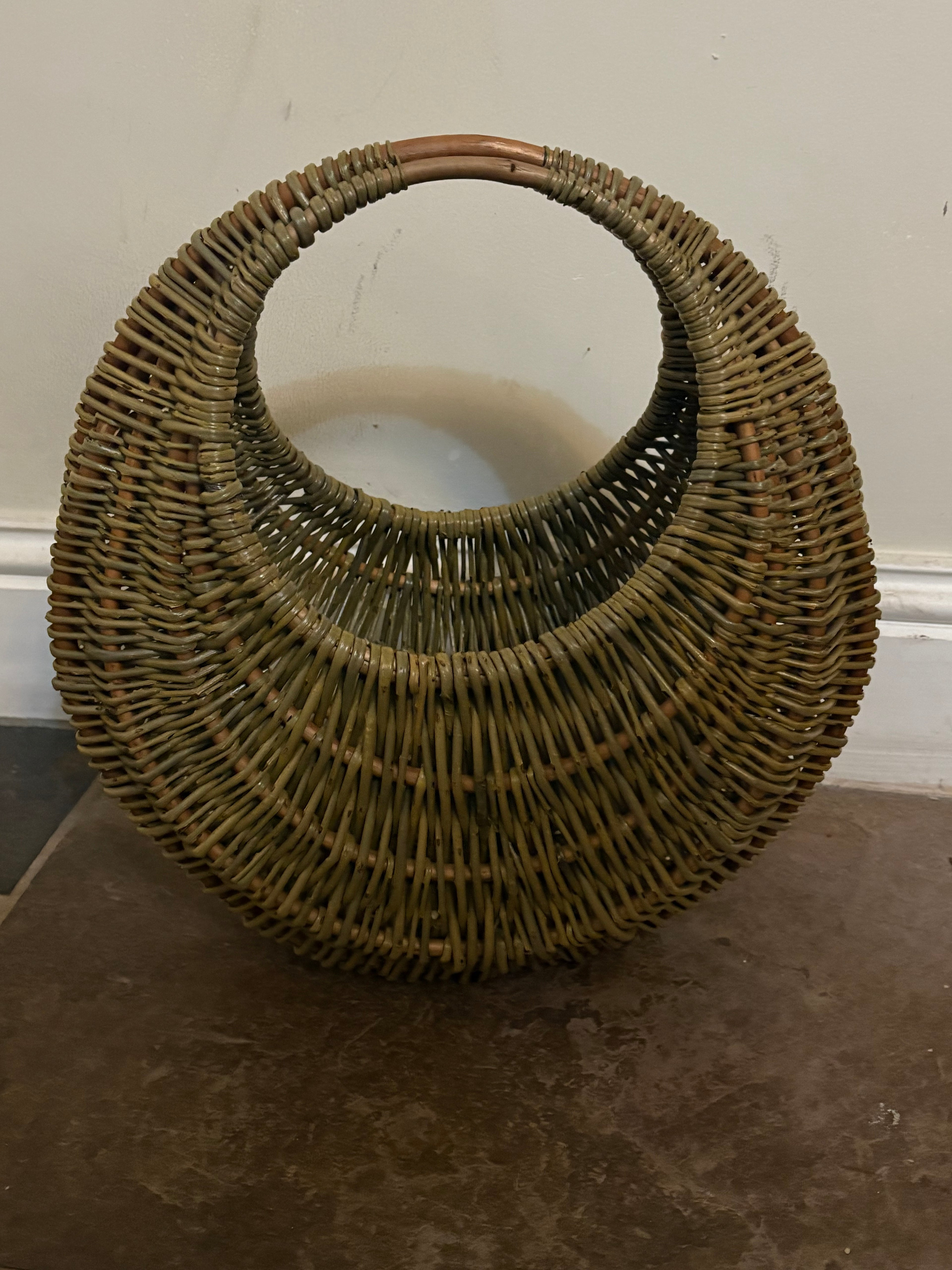 Willow Hen Basket (medium)